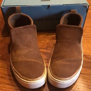 Brown suede Toms size 6.5